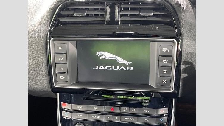 2015 認定中古車 Jaguar XE Corris Grey 2WD プレステージ