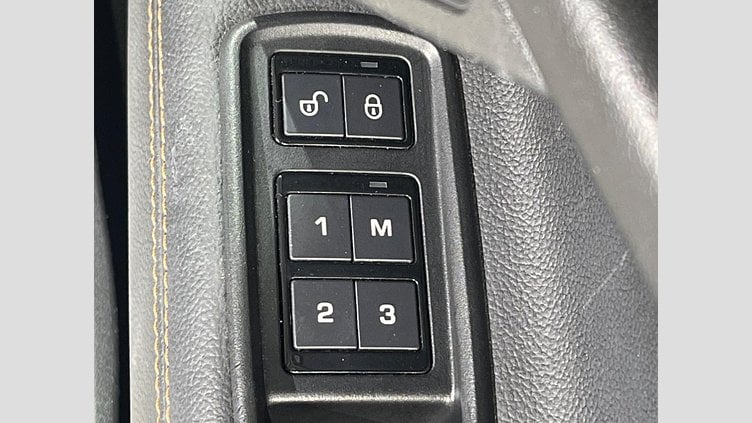 2015 認定中古車 Jaguar XE Corris Grey 2WD プレステージ