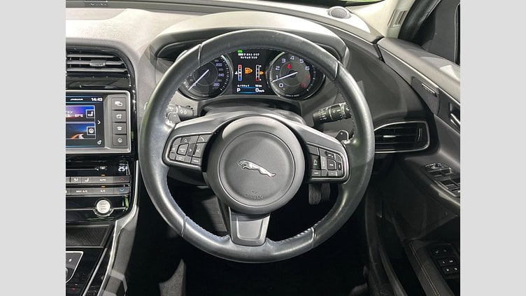 2015 認定中古車 Jaguar XE Corris Grey 2WD プレステージ
