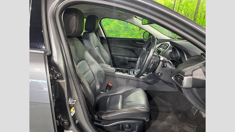 2015 認定中古車 Jaguar XE Corris Grey 2WD プレステージ