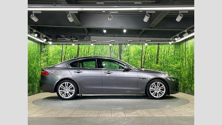 2015 認定中古車 Jaguar XE Corris Grey 2WD プレステージ