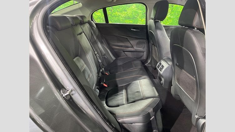2015 認定中古車 Jaguar XE Corris Grey 2WD プレステージ