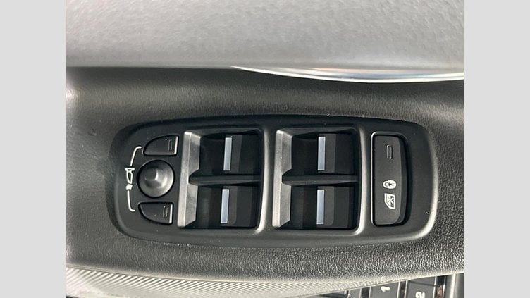 2015 認定中古車 Jaguar XE Corris Grey 2WD プレステージ
