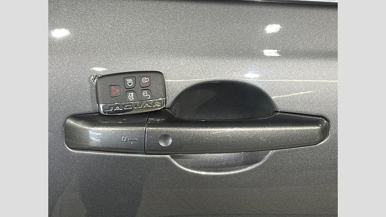 2015 認定中古車 Jaguar XE Corris Grey 2WD プレステージ