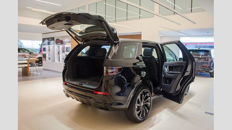 2025 New Land Rover Discovery Sport Santorini Black 8 Speed Automatic  SE Dynamic 