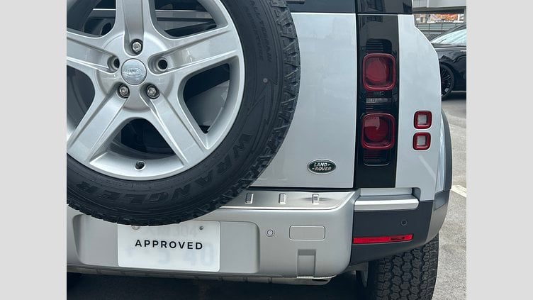 2023 認定中古車 Land Rover Defender 90 ハクバシルバー P300 AWD（AT） SE