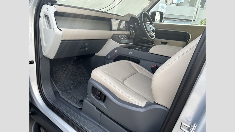 2023 認定中古車 Land Rover Defender 90 ハクバシルバー P300 AWD（AT） SE
