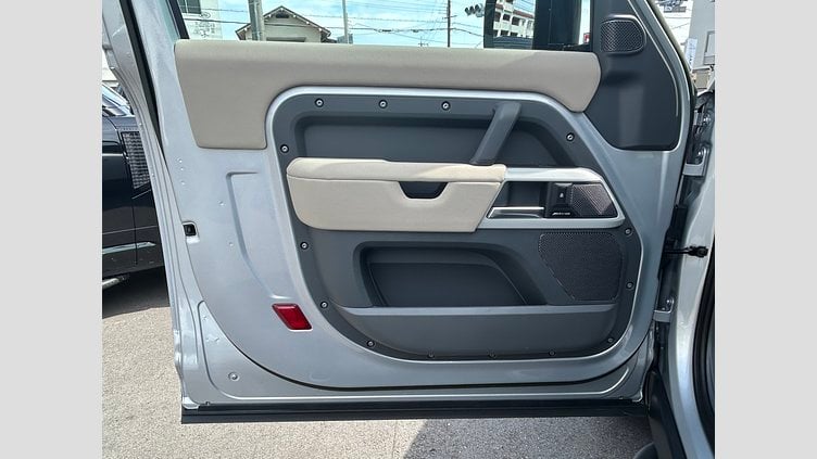 2023 認定中古車 Land Rover Defender 90 ハクバシルバー P300 AWD（AT） SE