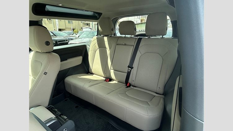 2023 認定中古車 Land Rover Defender 90 ハクバシルバー P300 AWD（AT） SE