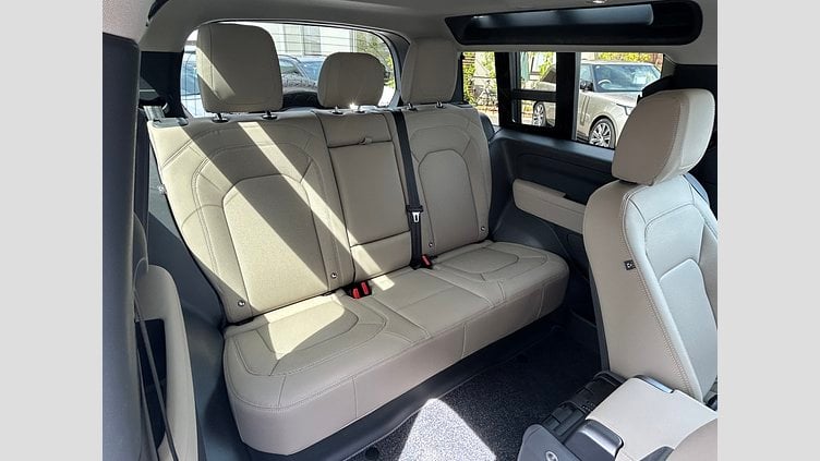 2023 認定中古車 Land Rover Defender 90 ハクバシルバー P300 AWD（AT） SE