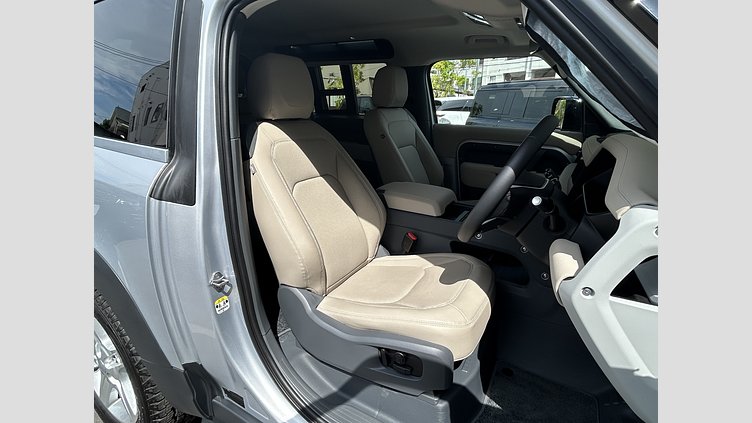 2023 認定中古車 Land Rover Defender 90 ハクバシルバー P300 AWD（AT） SE