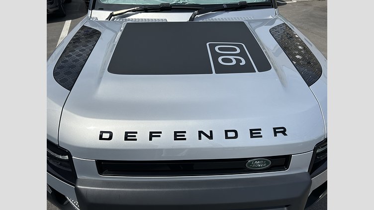 2023 認定中古車 Land Rover Defender 90 ハクバシルバー P300 AWD（AT） SE