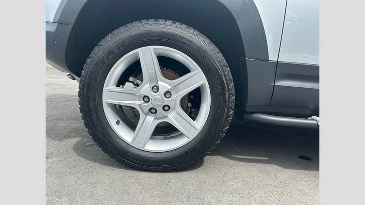 2023 認定中古車 Land Rover Defender 90 ハクバシルバー P300 AWD（AT） SE