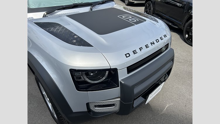 2023 認定中古車 Land Rover Defender 90 ハクバシルバー P300 AWD（AT） SE