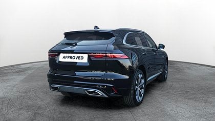 F-Pace 1