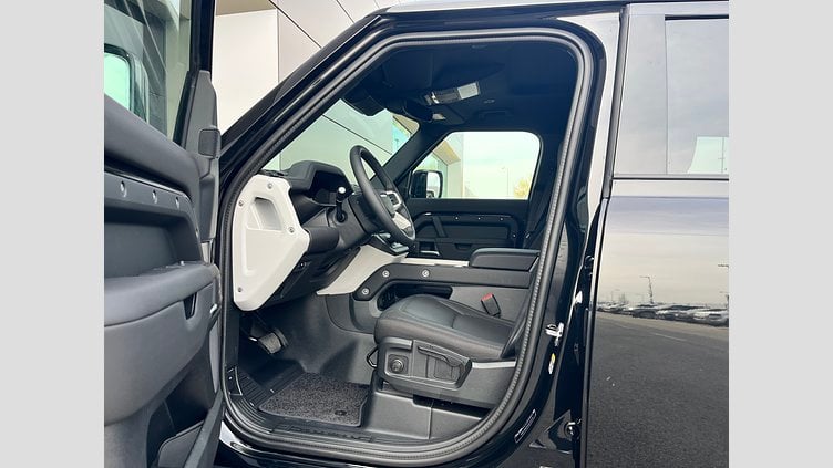 2025 SKLADOVÉ VOZIDLÁ Land Rover Defender 110 Čierna Santorini D250 MHEV AUTOMAT AWD S