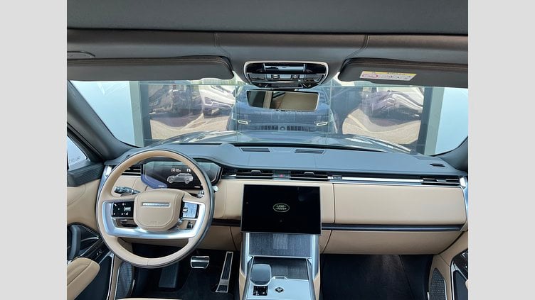 2025 JAZDENÉ VOZIDLÁ Land Rover Range Rover Sivá Charente P460e PHEV SWB AUTOMAT AWD Autobiography