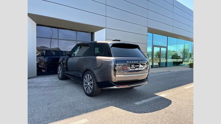 2025 JAZDENÉ VOZIDLÁ Land Rover Range Rover Sivá Charente P460e PHEV SWB AUTOMAT AWD Autobiography