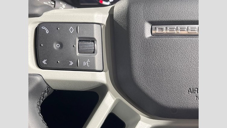 2023 認定中古車 Land Rover Defender 110 サントリーニブラック D300 AWD（AT） X-DYNAMIC SE
