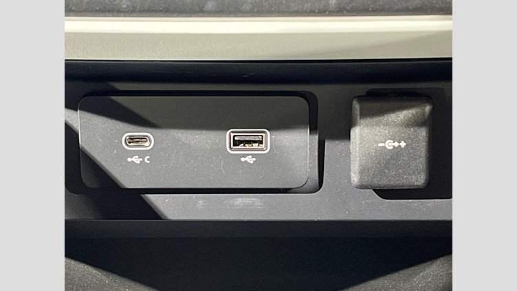 2023 認定中古車 Land Rover Defender 110 サントリーニブラック D300 AWD（AT） X-DYNAMIC SE