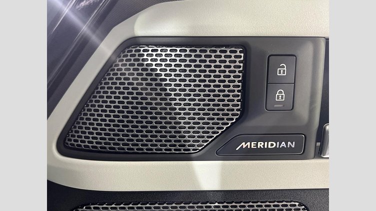 2023 認定中古車 Land Rover Defender 110 サントリーニブラック D300 AWD（AT） X-DYNAMIC SE