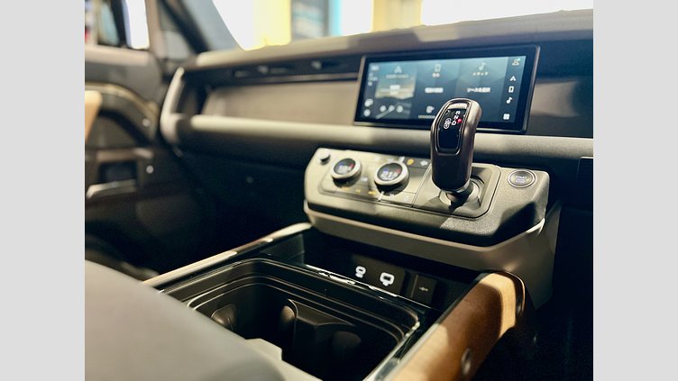2023 認定中古車 Land Rover Defender 90 ゴンドワナストーン P300 AWD（AT） Standard