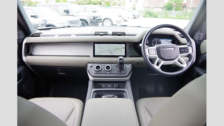 2023 認定中古車 Land Rover Defender 110 アイガーグレイ P300 AWD（AT） S