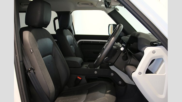 2020 認定中古車 Land Rover Defender 110 Fuji White 2.0 litre i4P Petrol P300 AWD（AT） S STARTUP EDITION