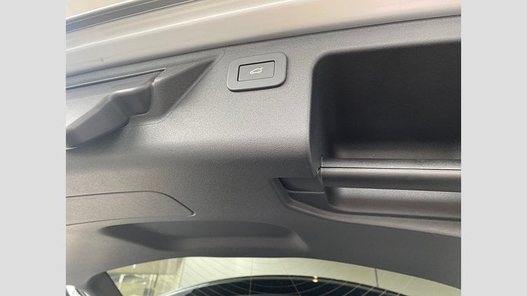2024 認定中古車 Land Rover Discovery Sport ハクバシルバー D200マイルドハイブリッド（ディーゼル） 標準ホイール DYNAMIC SE