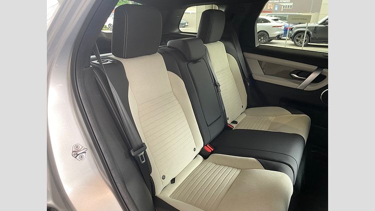 2024 認定中古車 Land Rover Discovery Sport ハクバシルバー D200マイルドハイブリッド（ディーゼル） 標準ホイール DYNAMIC SE