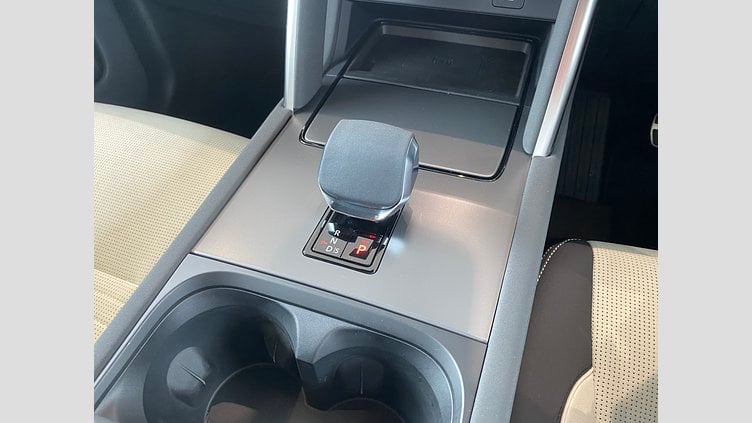 2024 認定中古車 Land Rover Discovery Sport ハクバシルバー D200マイルドハイブリッド（ディーゼル） 標準ホイール DYNAMIC SE