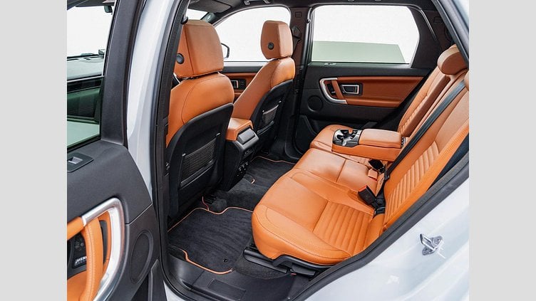 2015 認定中古車 Land Rover Discovery Sport Yulong White 2.0 litre Si4 Petrol HSEラグジュアリー