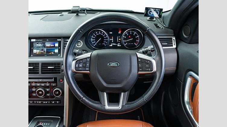 2015 認定中古車 Land Rover Discovery Sport Yulong White 2.0 litre Si4 Petrol HSEラグジュアリー