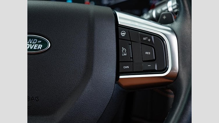 2015 認定中古車 Land Rover Discovery Sport Yulong White 2.0 litre Si4 Petrol HSEラグジュアリー