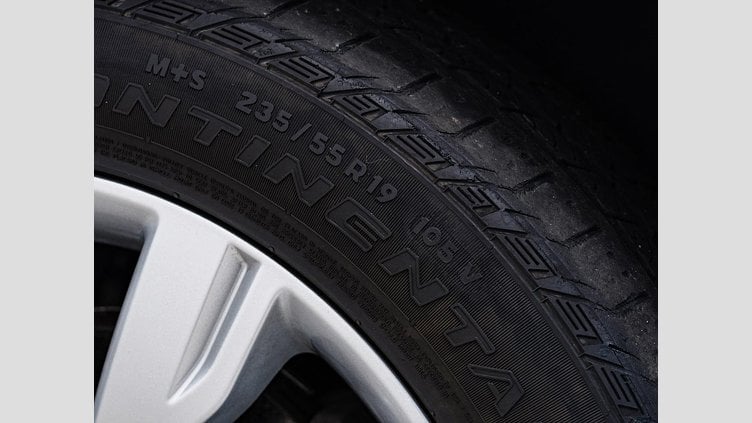 2015 認定中古車 Land Rover Discovery Sport Yulong White 2.0 litre Si4 Petrol HSEラグジュアリー