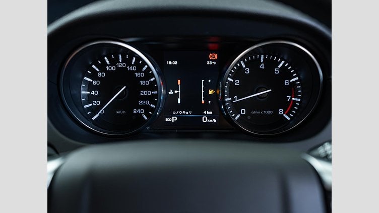 2015 認定中古車 Land Rover Discovery Sport Yulong White 2.0 litre Si4 Petrol HSEラグジュアリー