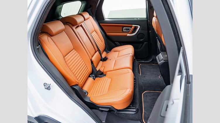 2015 認定中古車 Land Rover Discovery Sport Yulong White 2.0 litre Si4 Petrol HSEラグジュアリー