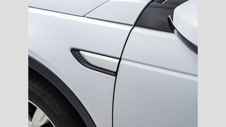 2015 認定中古車 Land Rover Discovery Sport Yulong White 2.0 litre Si4 Petrol HSEラグジュアリー