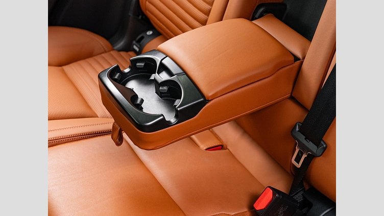 2015 認定中古車 Land Rover Discovery Sport Yulong White 2.0 litre Si4 Petrol HSEラグジュアリー