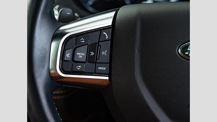 2015 認定中古車 Land Rover Discovery Sport Yulong White 2.0 litre Si4 Petrol HSEラグジュアリー