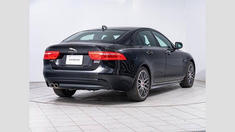 2020 認定中古車 Jaguar XE Santorini Black 2.0 litre i4D Diesel ランドマークエディション
