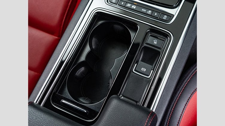 2020 認定中古車 Jaguar XE Santorini Black 2.0 litre i4D Diesel ランドマークエディション