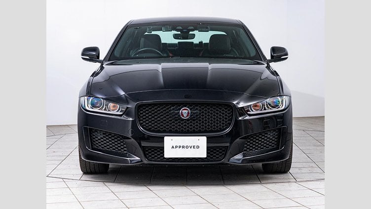 2020 認定中古車 Jaguar XE Santorini Black 2.0 litre i4D Diesel ランドマークエディション