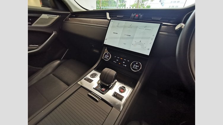 2021 認定中古車 Jaguar F-Pace アイガーグレイ P250 AWD（オートマチック） S