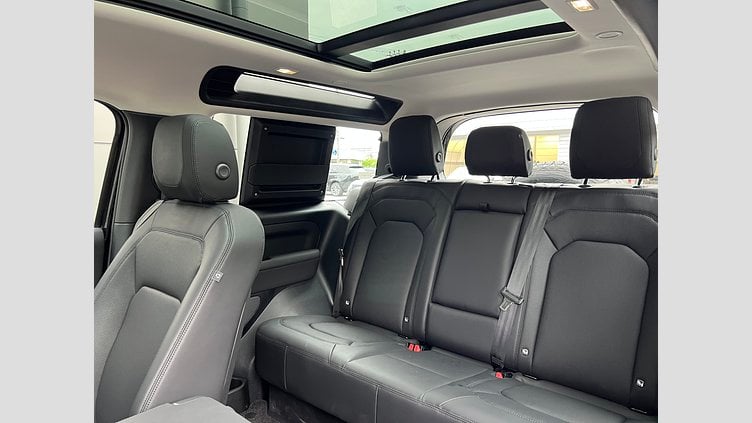 2023 認定中古車 Land Rover Defender 90 サントリーニブラック P300 AWD（AT） SE
