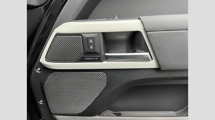 2023 認定中古車 Land Rover Defender 90 サントリーニブラック P300 AWD（AT） SE