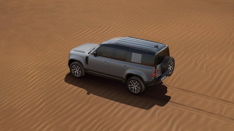 2023 認定中古車 Land Rover Defender 110 アイガーグレイ D300 AWD（AT） X-DYNAMIC SE