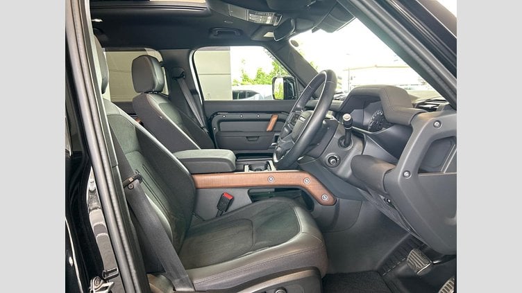 2022 認定中古車 Land Rover Defender 110 サントリーニブラック D300 AWD（AT） OO BLACK EDITION