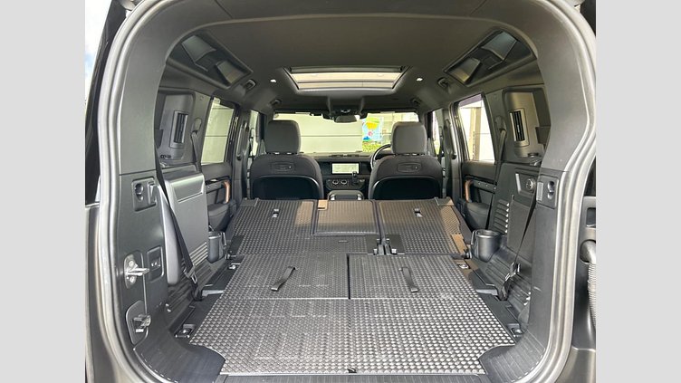 2022 認定中古車 Land Rover Defender 110 サントリーニブラック D300 AWD（AT） OO BLACK EDITION