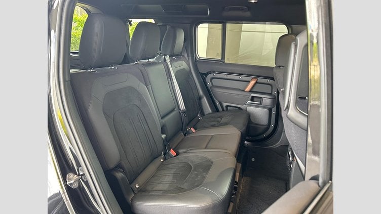 2022 認定中古車 Land Rover Defender 110 サントリーニブラック D300 AWD（AT） OO BLACK EDITION